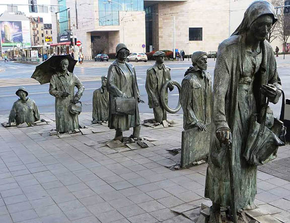 monument of anonymous passerby, Wroclaw, Pologne