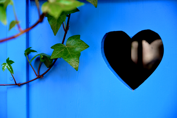 Symbole amoureux  devant le Jardin des Senteurs de Mulhouse