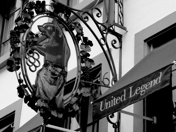 Enseigne de l'Auberge de l'Ours noir à Mulhouse