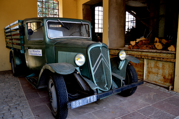 Camion Citroën  U23 au Moulin d'Ensisheim