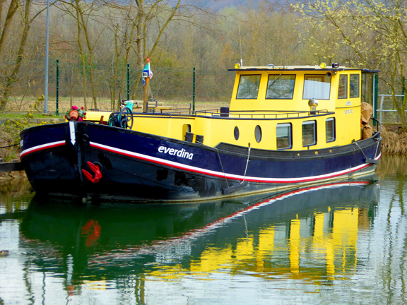 Port de plaisance sur le Canal de Huningue à  Kembs - 68