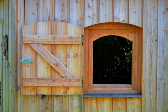 Cabane en bois au Jardin du Temps à Illzach en Alsace